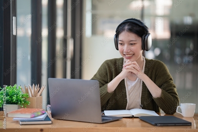 レッスンを受けている生徒の笑顔